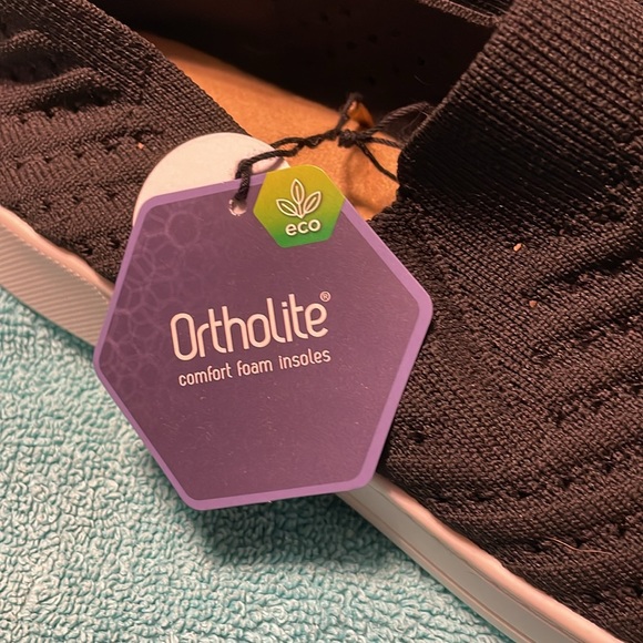 NWT women’s 8.5 M Sonoma Ortholite foam shoes made of breathable material. - Picture 2 of 4